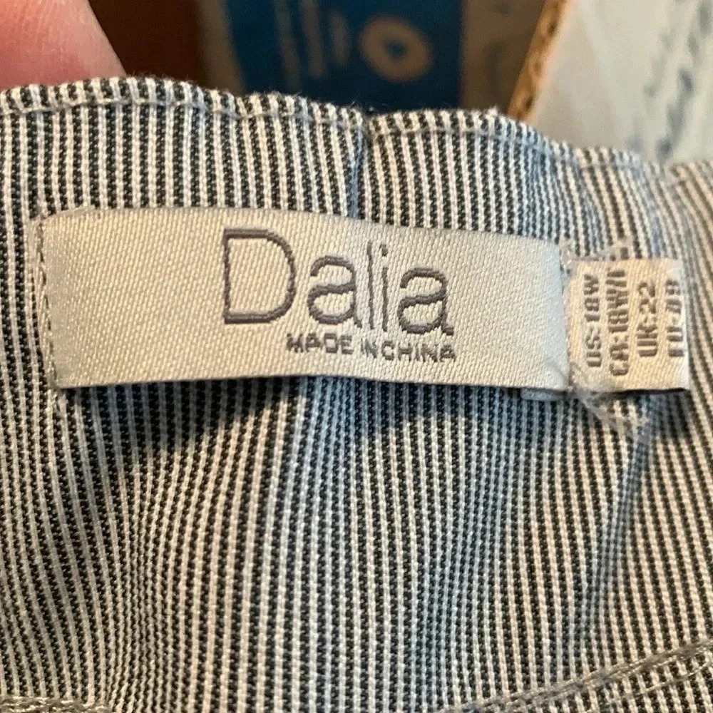 Dalia navy/white ankle pants 18W - Picture 6 of 9
